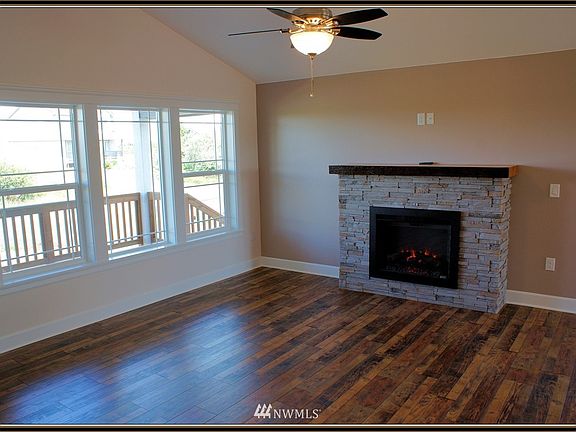 4th image of 1085 Fairwood Drive