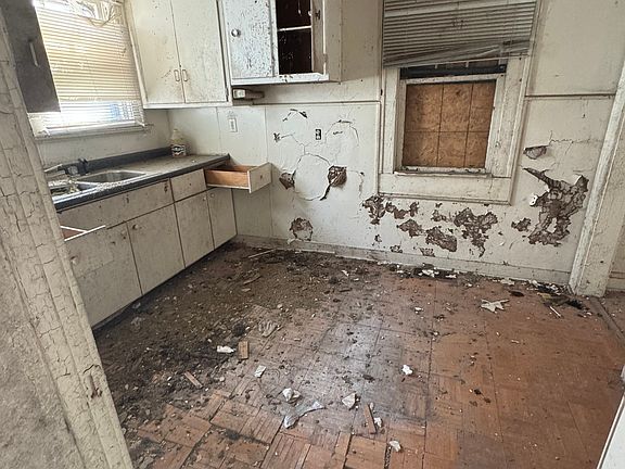 3rd image of 2307 Nichol Ave