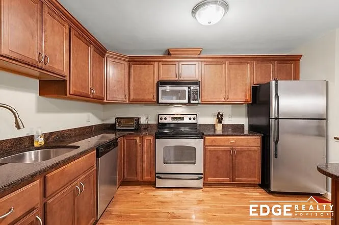 1 bed, 1.0 bath, $2,100 — Photo 3