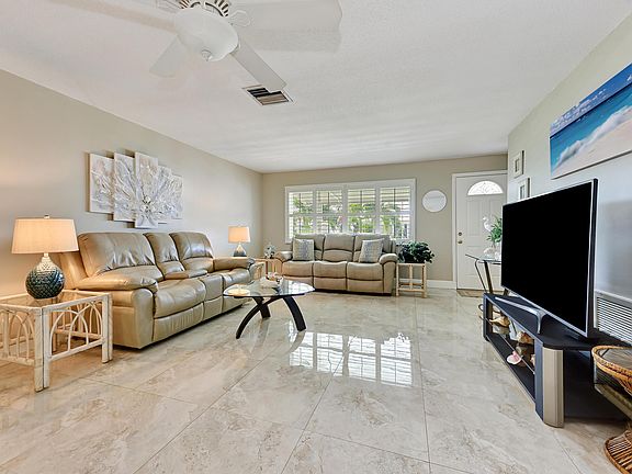 4th image of 1005 Leisure Ln