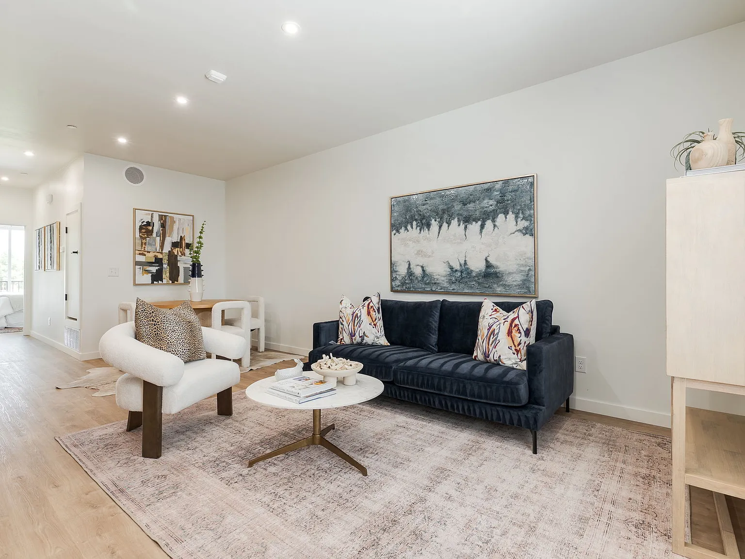 2 bed, 821 sqft, $1,680 — Photo 2