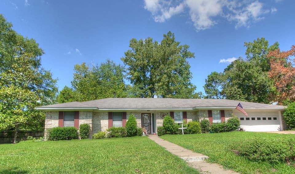 1st image of 6 Red Oak Ln