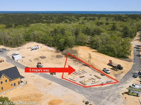 3 Hope's Way, Oak Bluffs, MA 02557