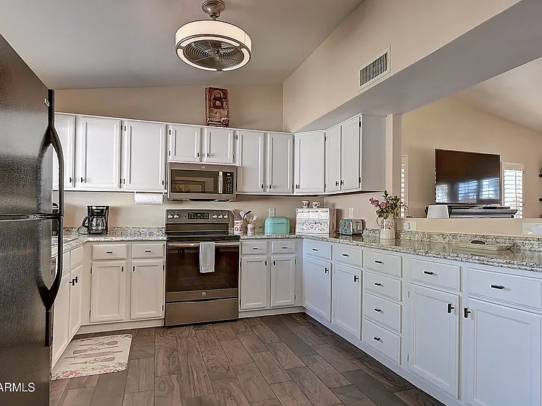 6914 E Beverly Ln — Photo 7