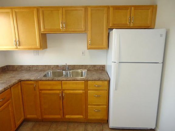 5th image of 619 1/2 A Ave