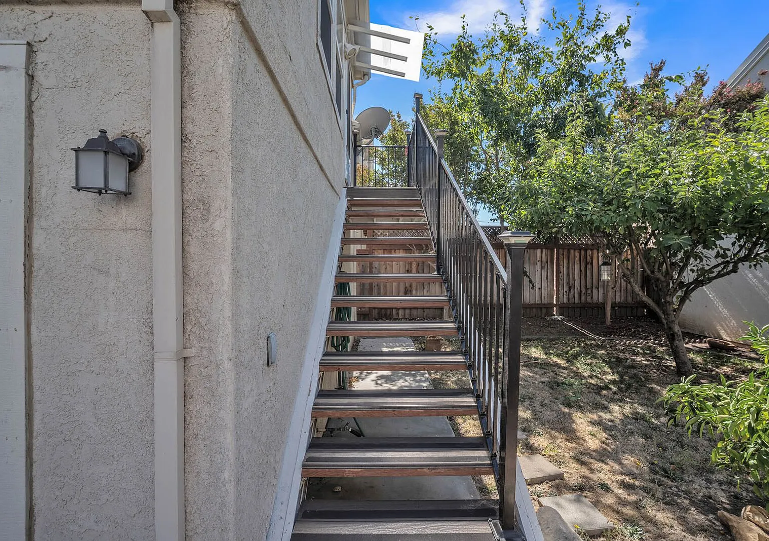 5252 Trophy Dr — Photo 2