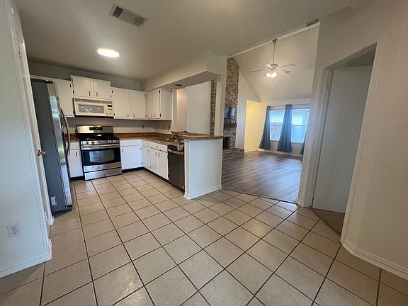 4th image of 7315 Lansbury Dr