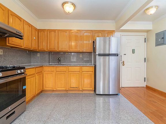 5th image of 35-06 Leavitt St #6A