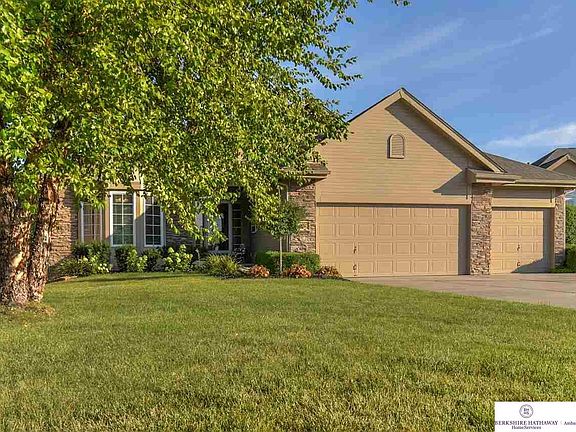 3rd image of 1030 N 183rd Cir