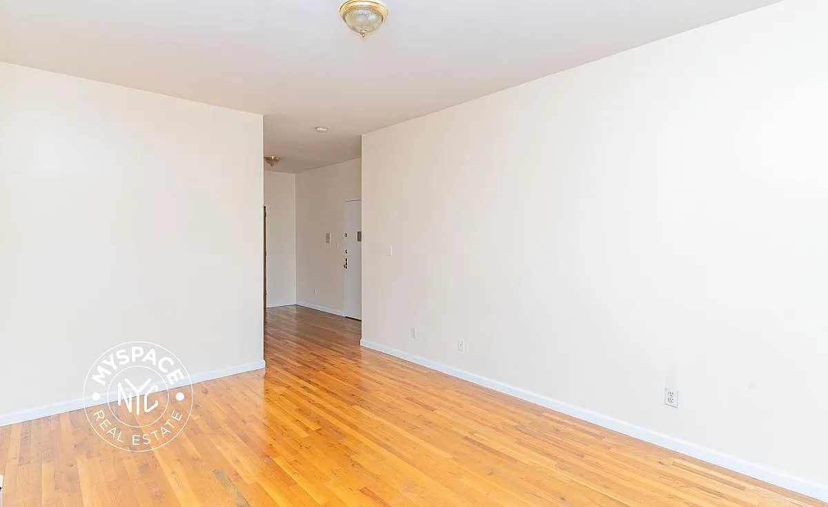95 Seigel Street — Photo 4
