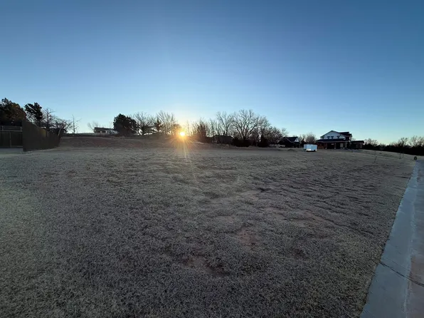 2822 Moelling Ln, Woodward, OK 73801