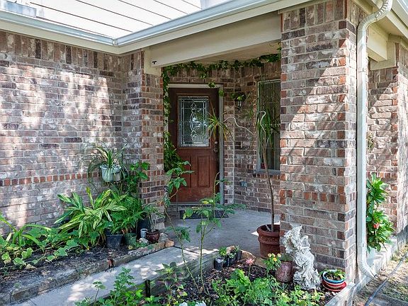 3rd image of 2802 Oriole Wood Ct