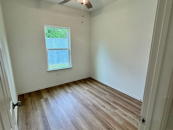 2nd image of 408 Vista Mdw