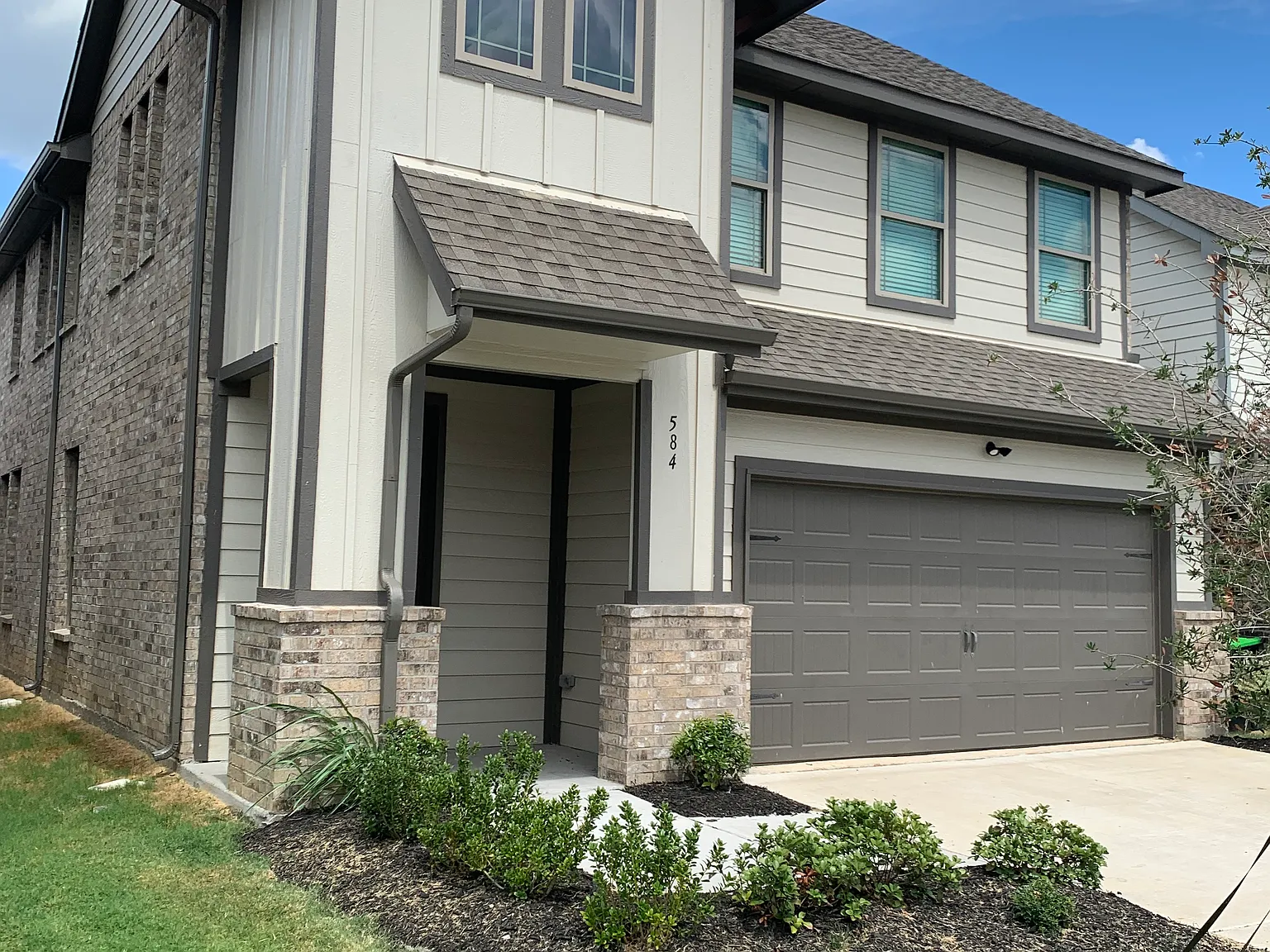 4 bed, 3.5 bath, 2668 sqft, $2,550 — Photo 1
