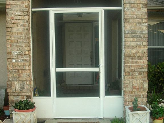 Front enclosed foyer