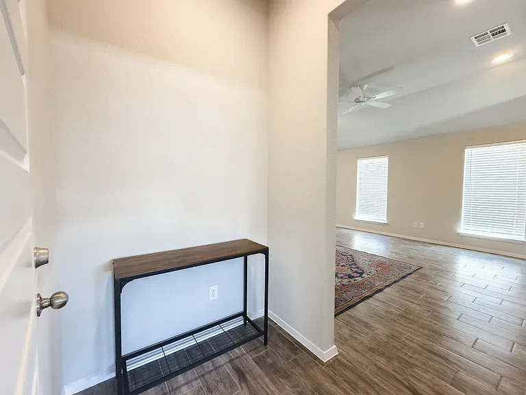 139 Lyndon Dr — Photo 20