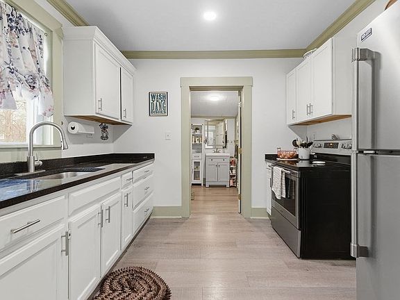 4th image of 40 Pierce Ave