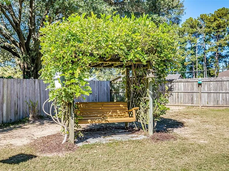 200 Davors Dr — Photo 16