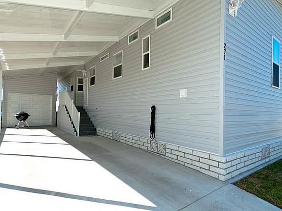 3rd image of 271 Jamaica Dr