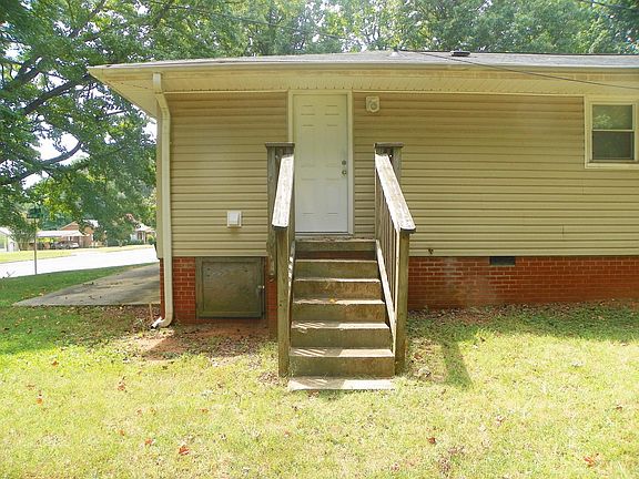 3rd image of 3401 Martin Ave