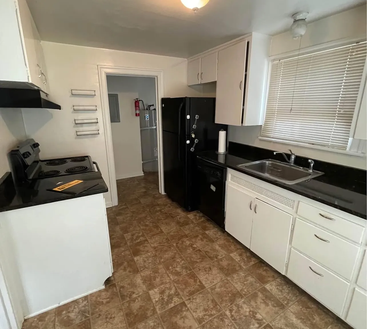 4 bed, $2,500 — Photo 3
