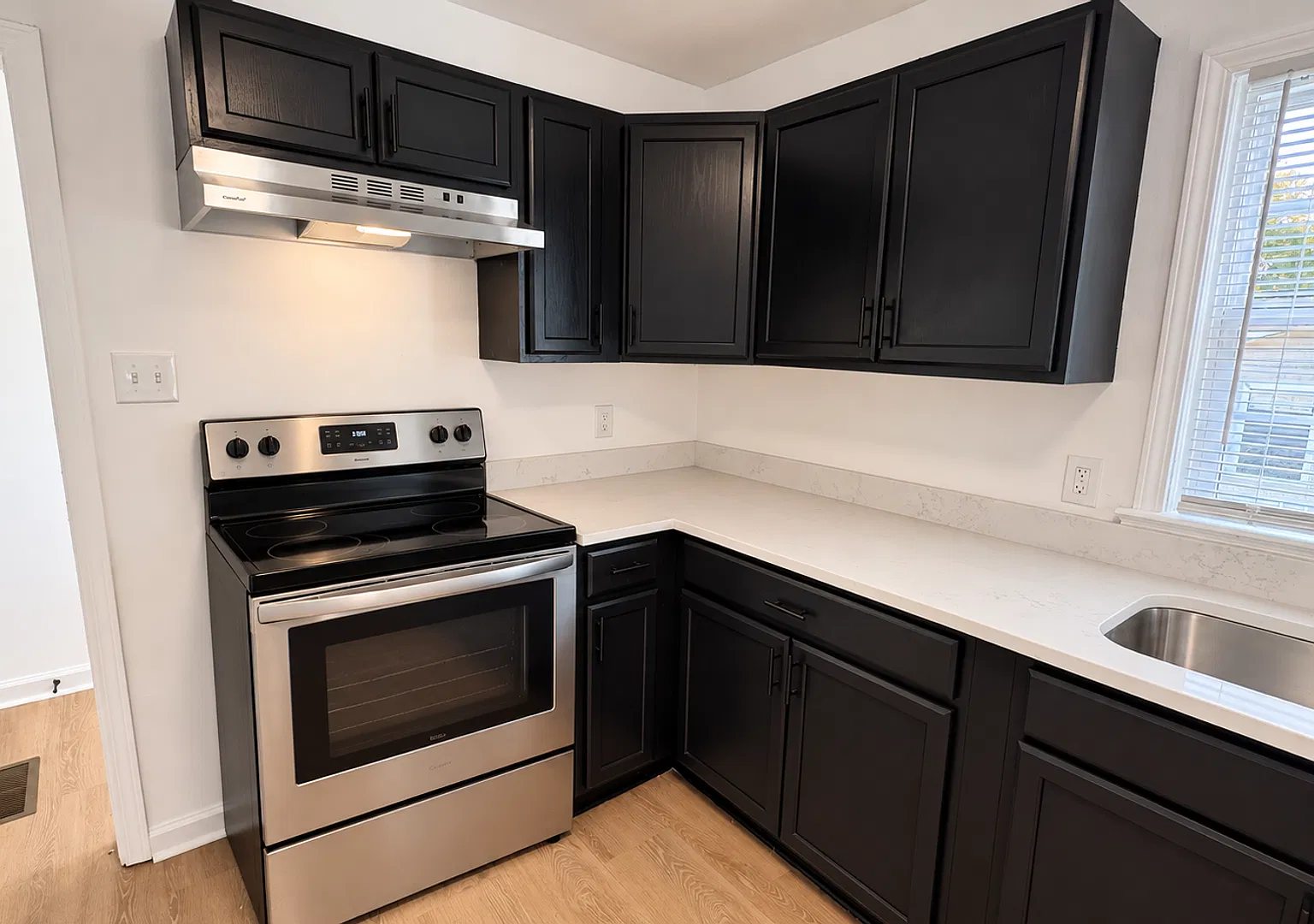 3 Bed, 1.5 Bath $1375 — Photo 4