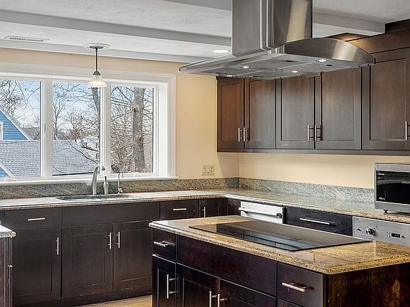 3rd image of 39 Decatur St