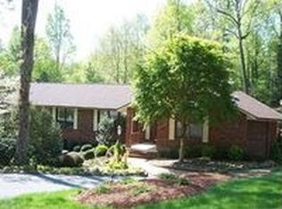 140 Woodhaven Dr, Hendersonville, NC 28739