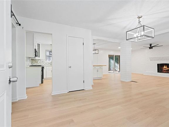 3rd image of 920 Kings Ct