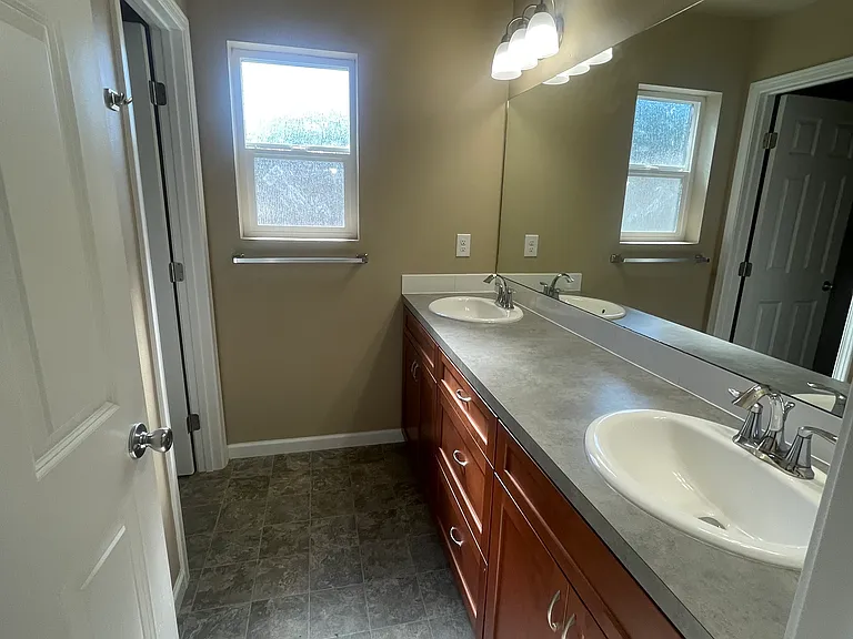 672 Hansen St SE #A — Photo 16