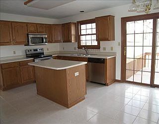 3rd image of 105 Foxwood Dr