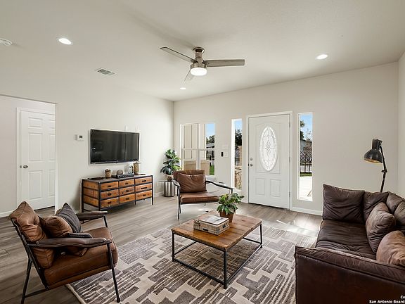 2nd image of 738 SAWTOOTH DR