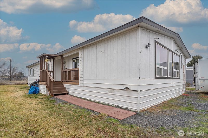 3rd image of 4815 Airway Drive NE #81
