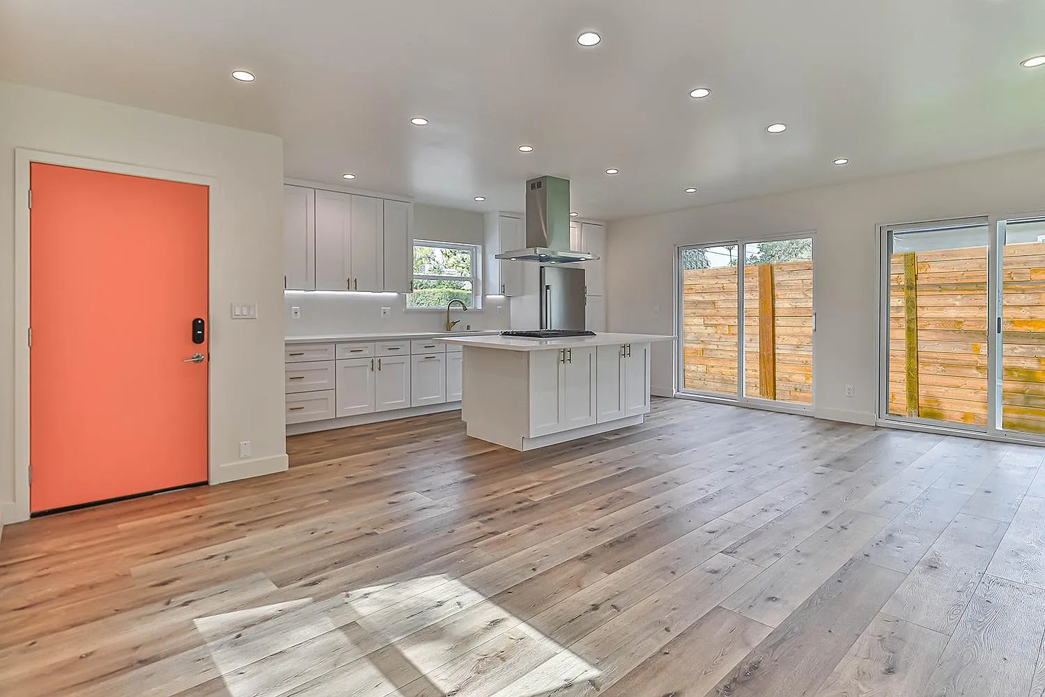 11801 Albers St — Photo 4