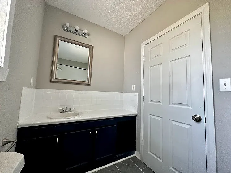 402 Del Norte St — Photo 4