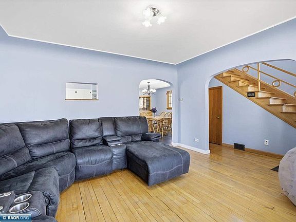 4th image of 131 2nd St SW