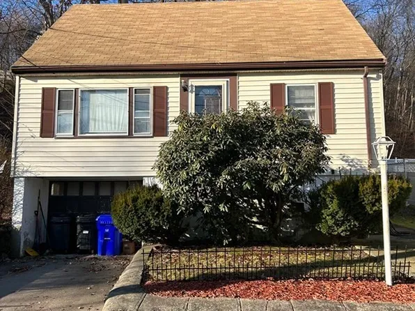 83 Windham Rd, Hyde Park, MA 02136