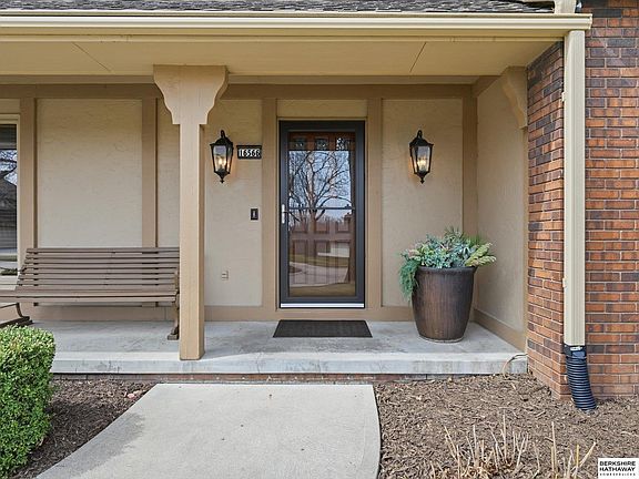 4th image of 16566 Valley Cir