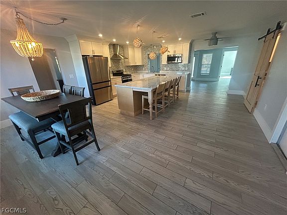 4th image of 2560 Rose Ave