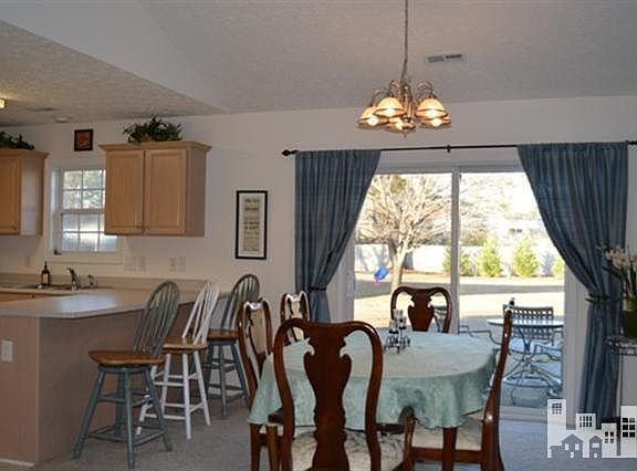 3rd image of 9309 Lyn Marie Drive NE