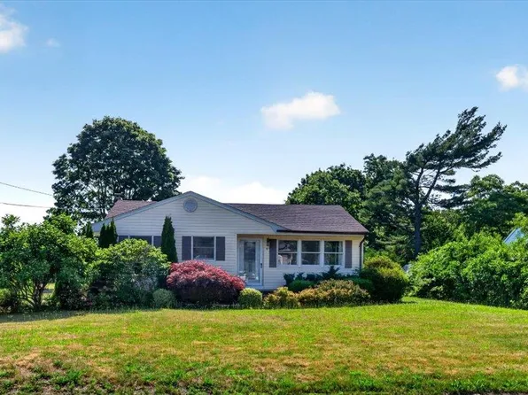 66 Fuoco Road, Bellport, NY 11713