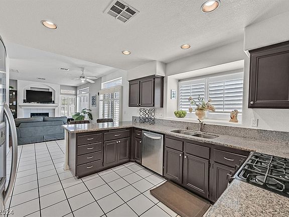 5th image of 4940 Forest Oaks Dr