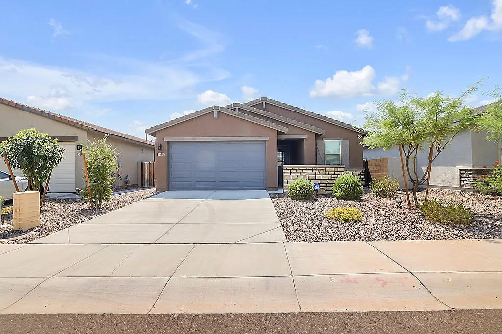 4 bed, 1810 sqft, $2,400 — Photo 1