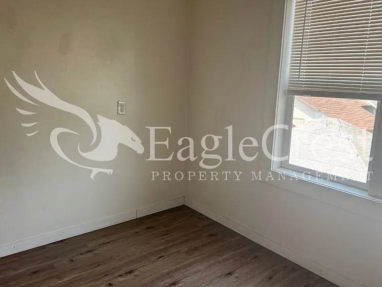 309 E Sumach St — Photo 7