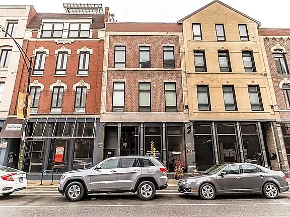 Classic Chicago streetscape lined with shops,dining and local businesses that's close to West loop,Wicker Park and downtown.
