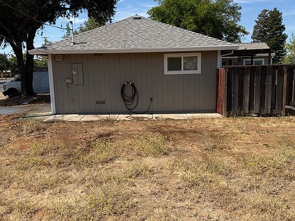 5th image of 207 4th St