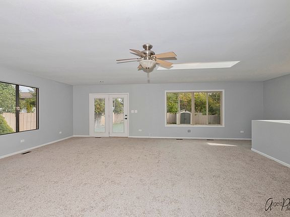 3rd image of 4918 Parkview Dr