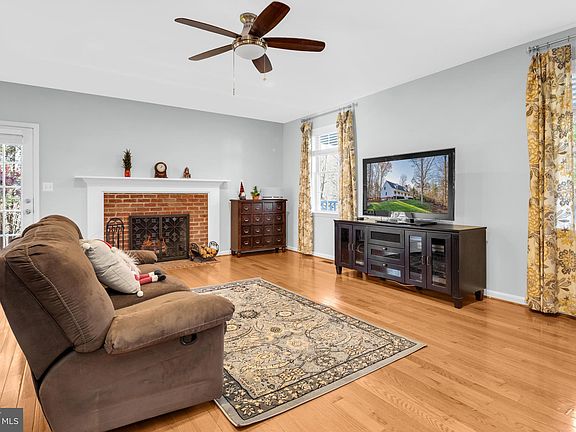 5th image of 5365 Christa Ct