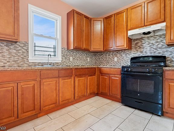 5th image of 87 Columbia Ave #3