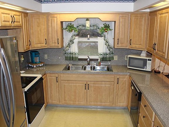5th image of 3611 Tara Ct